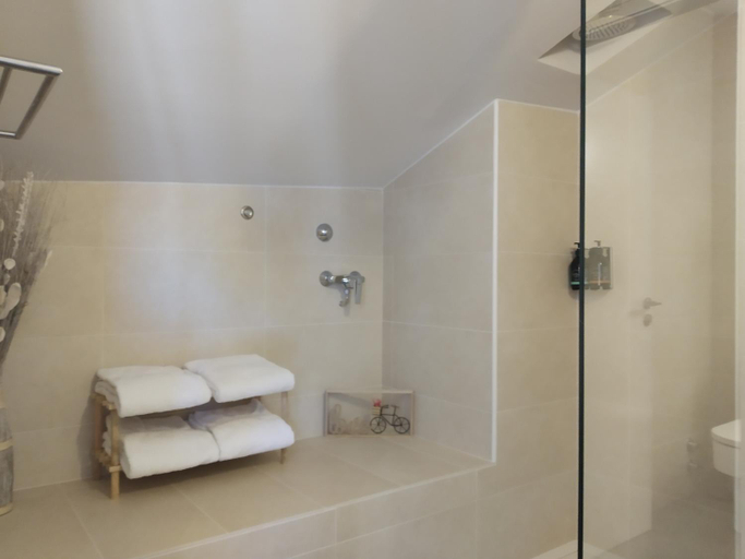 Bedroom 2, Hotel Olot Centre, Girona