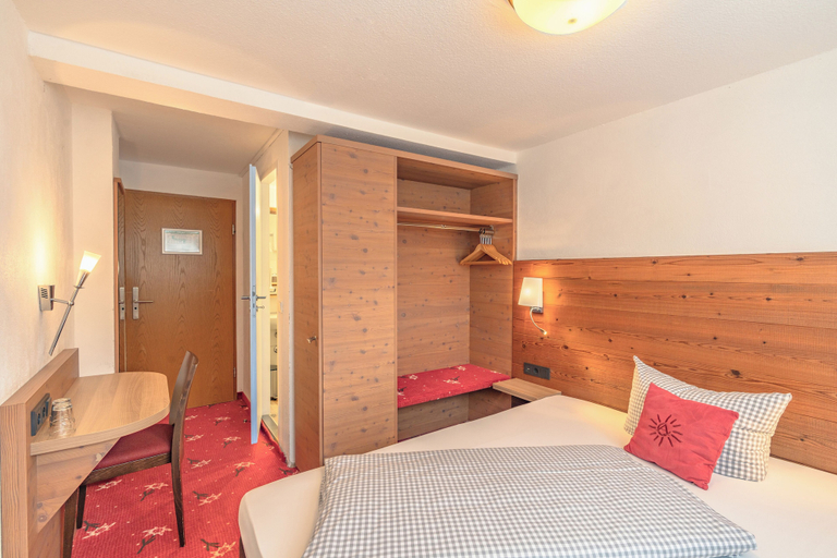 Bedroom 3, Hotel Alpensonne, Miesbach