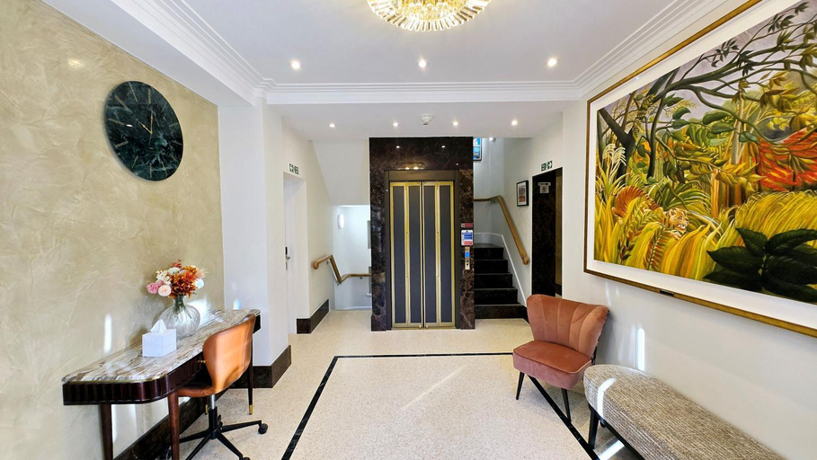 Public Area 3, Fountain House, London