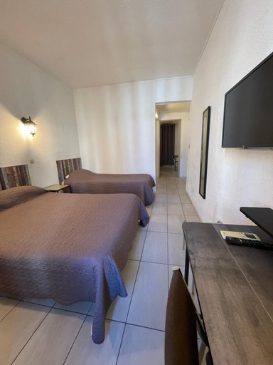 Bedroom 2, Hotel Alexander, Pyrénées-Orientales