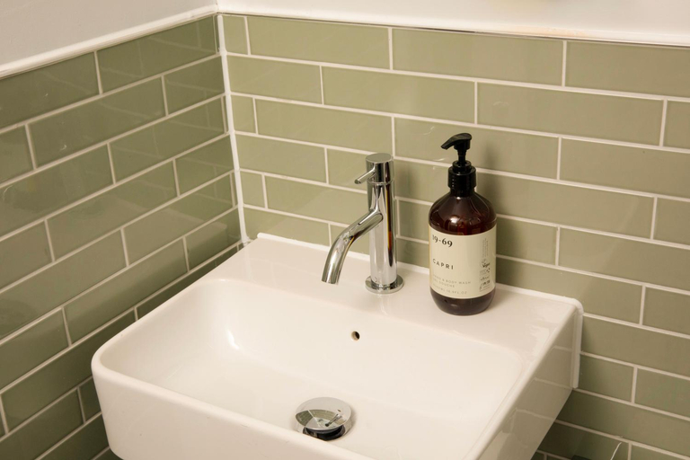 Bathroom 3, Bob W London Olympia, London