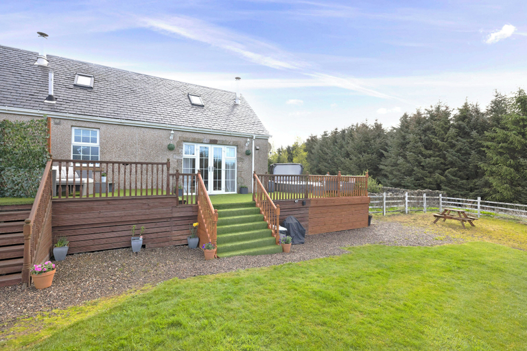 Exterior & Views 2, JOIVY Greenknowes Cottage W/ Hot Tub & Fireplace, Fife