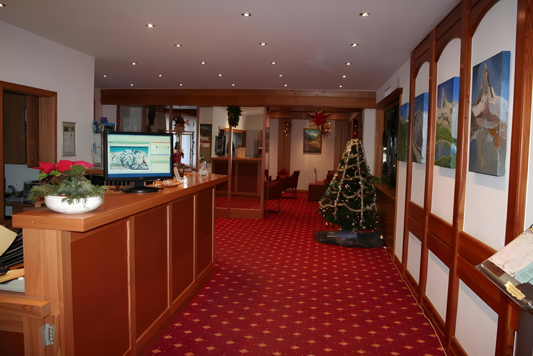 Public Area, Typically Swiss Hotel Tascherhof, Visp