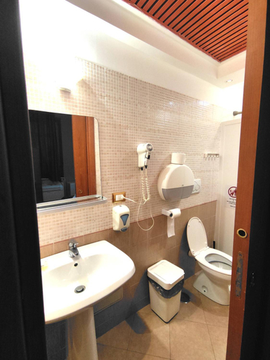 Bathroom 3, A&C Much More II, Roma