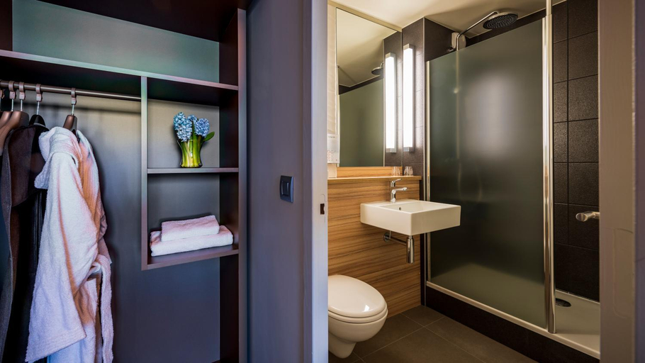 Bathroom 5, Campanile Hotel Eindhoven, Eindhoven