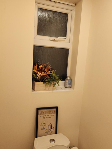 Others 3, Captivating 3-Bed House in Kent, London
