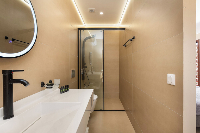 Bathroom, La Palma Beachfront Suites, Crete
