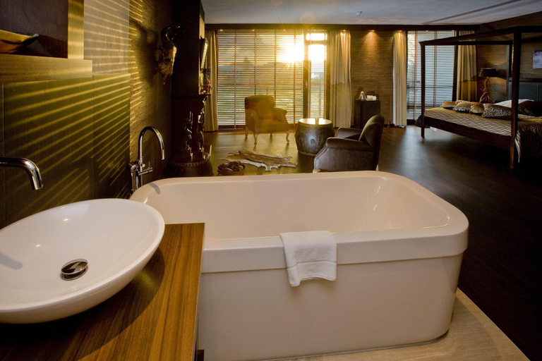 Bathroom 5, Van der Valk Hotel Sassenheim-Leiden, Sassenheim