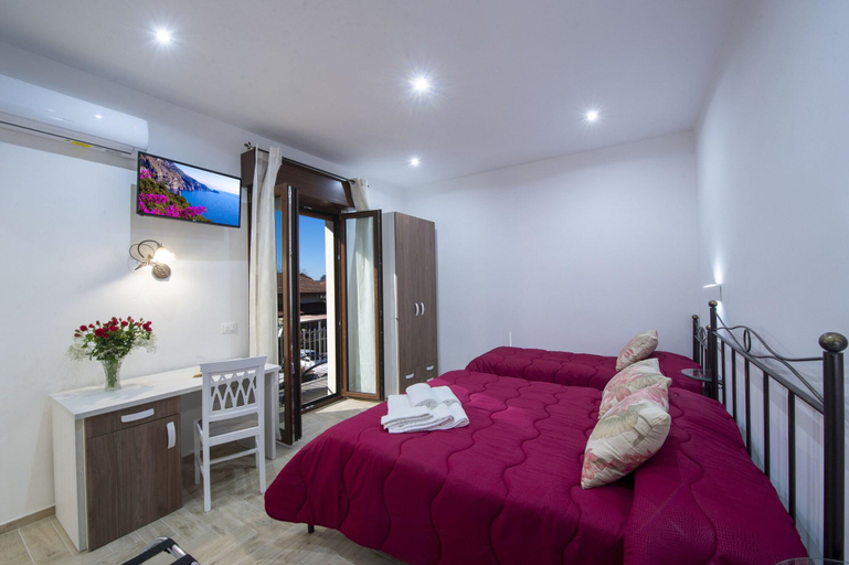 Bedroom 3, Il Ritrovo degli dei, Napoli