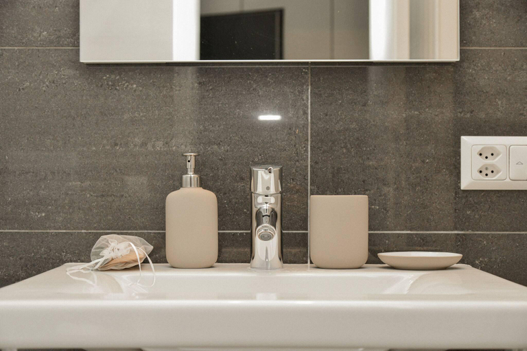 Bathroom 3, New Central Plaza Apartment 2, Lugano