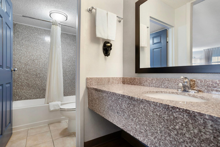 Bathroom 4, Quality Inn & Suites near Lake Eufaula, Quitman