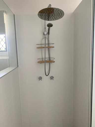 Bathroom 3, Meander to the Strand on McKinley, North Ward-Castle Hill