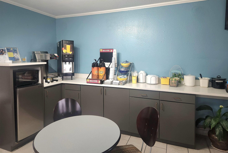 Food & Drinks 5, Days Inn by Wyndham Monroe LA, Ouachita