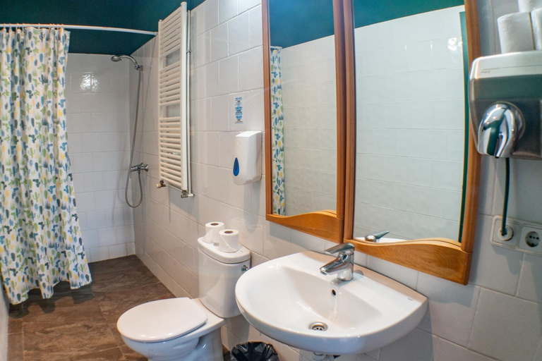 Bathroom 5, Inout Hostel, Barcelona