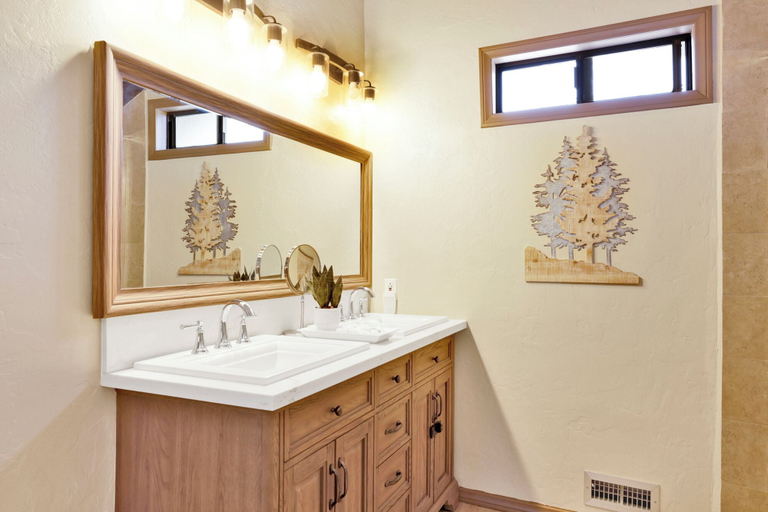Bathroom 14