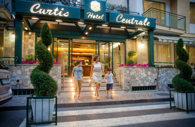 Exterior & Views 2, Hotel Curtis Centrale, Savona