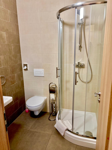 Bathroom 4, Hotel Pelikan, Lucenec