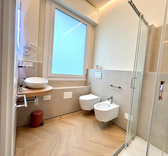 Bathroom 3, Reno Suite Bologna, Bologna