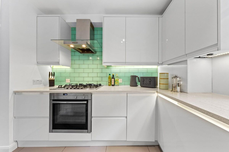 Others 4, Azalea Apartment: home comforts by the river, London