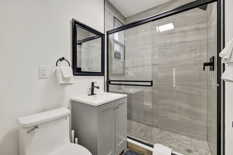 Bathroom, Sophisticated 2BR1BA Short Walk to Beach, Broward