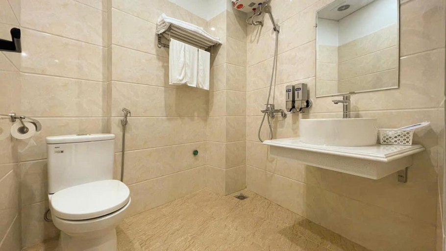 Bathroom 5, LUCKY HA LONG H0TeL, Hạ Long