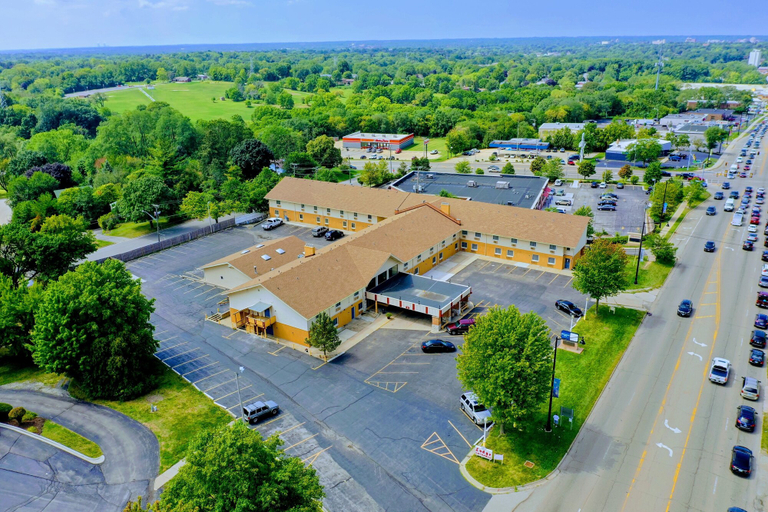 Exterior & Views 2, Equality Inn, Winnebago
