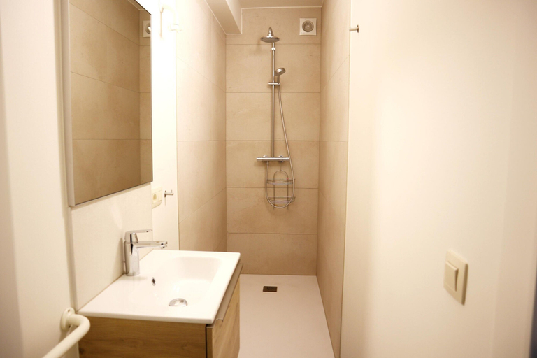 Bathroom 3, Attic Apartment in Nieuwpoort by the Beach, West-Vlaanderen