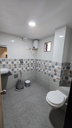 Bathroom 2, Gokul Guest House, Ahmadabad