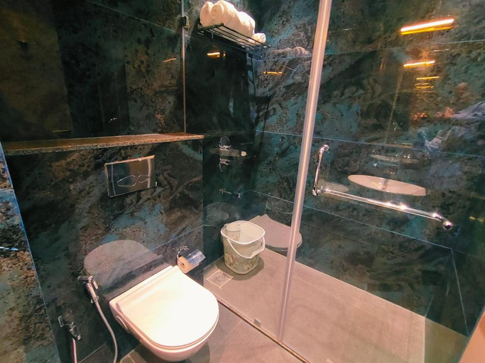 Bathroom 4, Hotel Akshay Palace Ahmednagar, Ahmadnagar