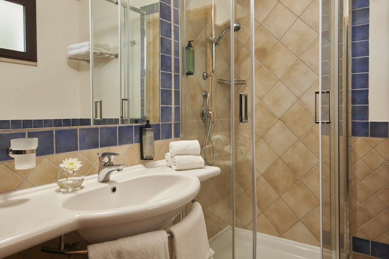 Bathroom 5, Torreserena Resort, Taranto