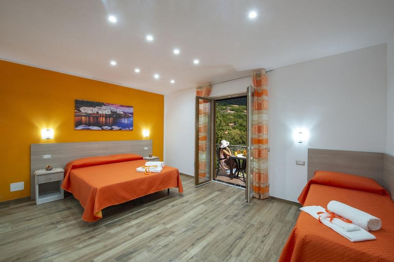 Bedroom 3, B&B Il Girasole, Napoli