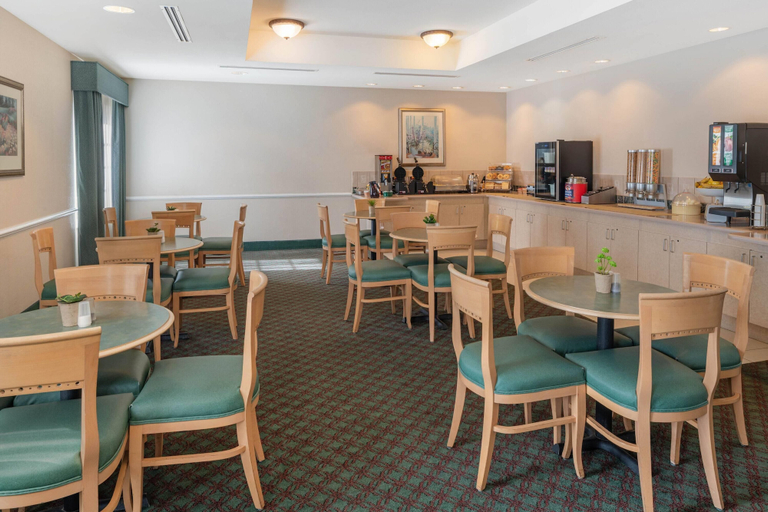 Food & Drinks 4, Stay Well Inn & Suites, Lee