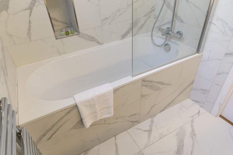 Room 5, Foxy Renard Elegant 1 Bedroom Near Parc Monceau, Paris