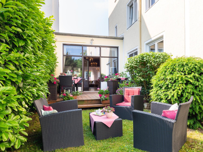 Others 4, Hotel Alte Post, Krefeld