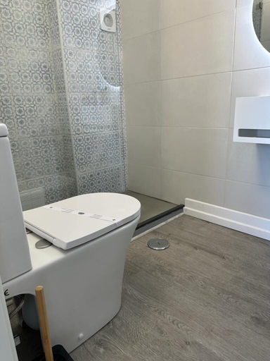 Bathroom 4, Malpique Guest House & Jacuzzi, Albufeira