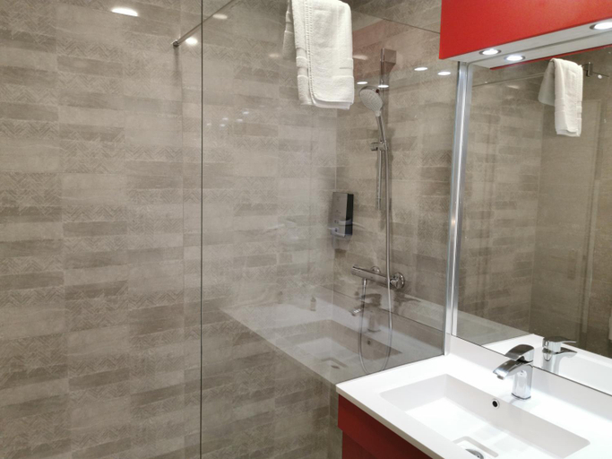 Bathroom 4, Hotel Restaurant Au Parc des Cigognes, Bas-Rhin