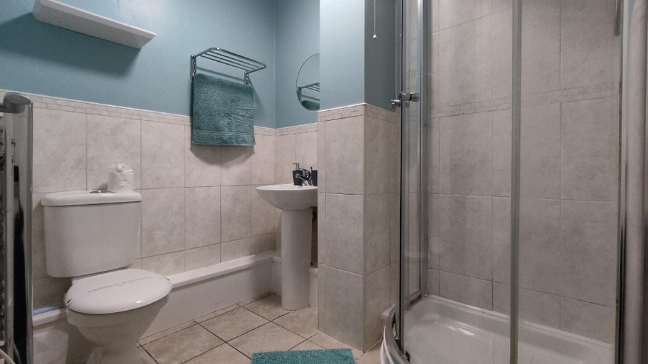 Bathroom 3, Modern 1-Bed Flat in Wigan, Wigan