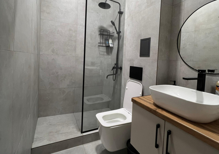 Bathroom 3, Tikhii Zamok, Bishkek