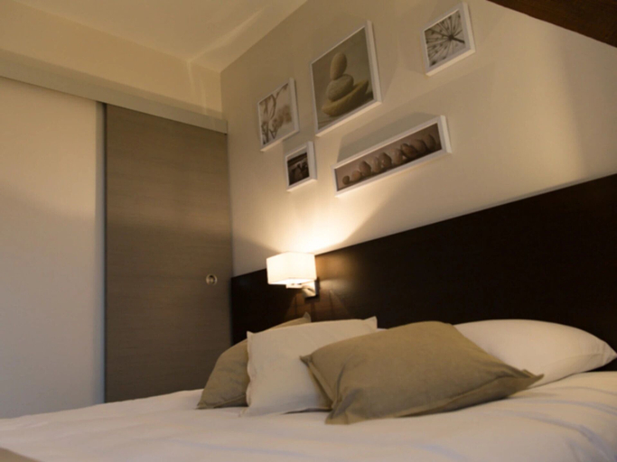 Bedroom 2, Storia Da Ennio, Yvelines