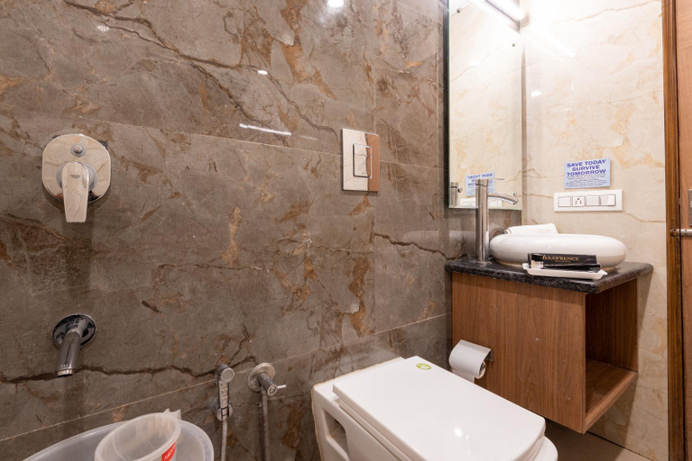 Bathroom 4, Shining hills by Lawrence Hotels , Dehradun