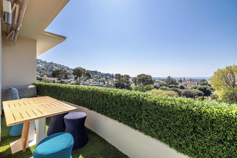 Outdoor dining 2, Modern Flat With sea View - AC- 2br- 4P - Cannes, Alpes-Maritimes