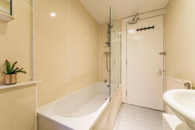 Bathroom 4, Edinburgh Central Morrison ApartHotel, Edinburgh
