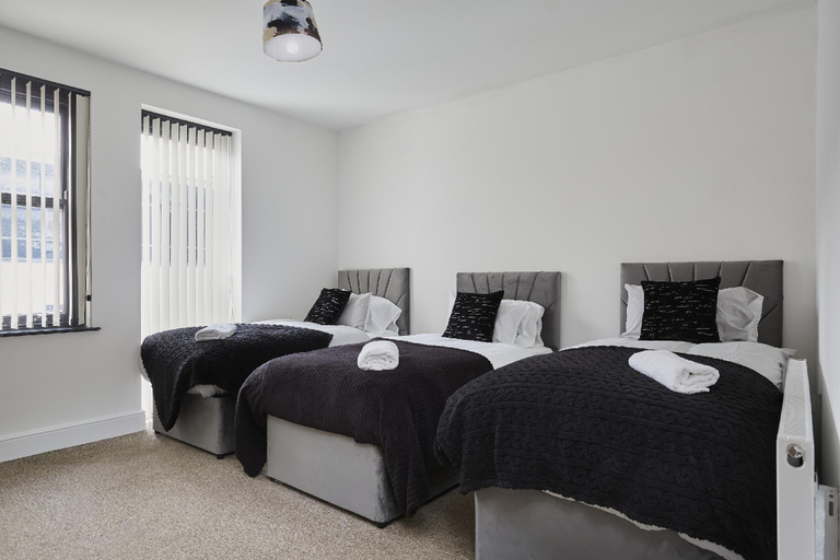 Bedroom 2, Hayy Apartments Stylish & Central Stays in Barnsley, Barnsley