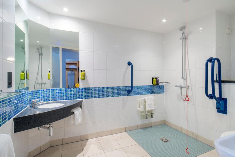 Bathroom 4, Holiday Inn Express Antrim By IHG, Antrim and Newtownabbey