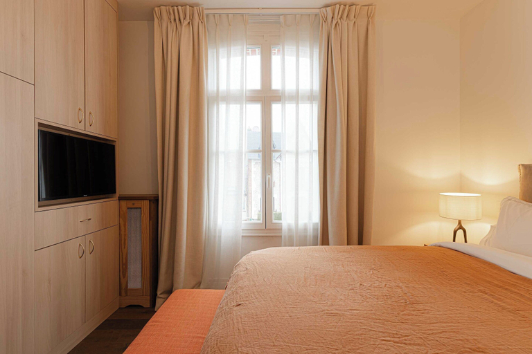 Room 5, Spacious House - AC- 5br-12p- Deauville, Calvados