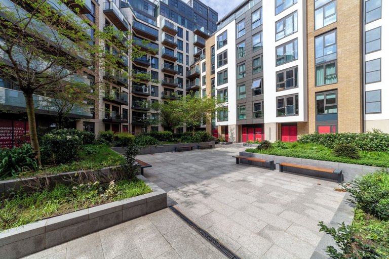Exterior & Views 4, The Wandsworth Luxury Studio, London