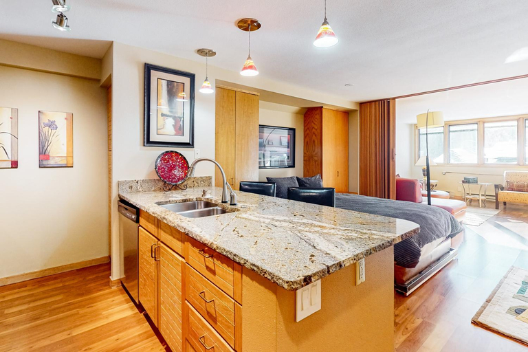 Others 5, Liftside Condominiums 107, Summit