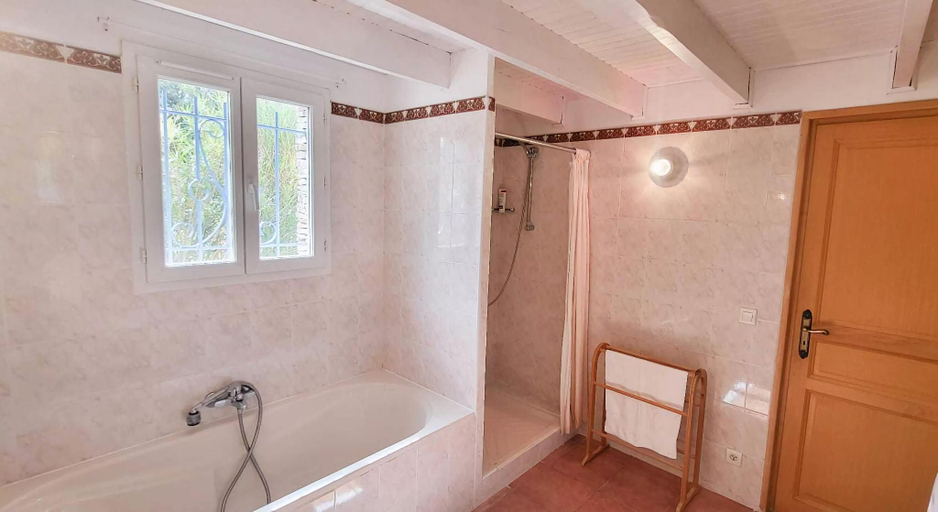 Bathroom 4, Sunny Provence Getaway, Vaucluse