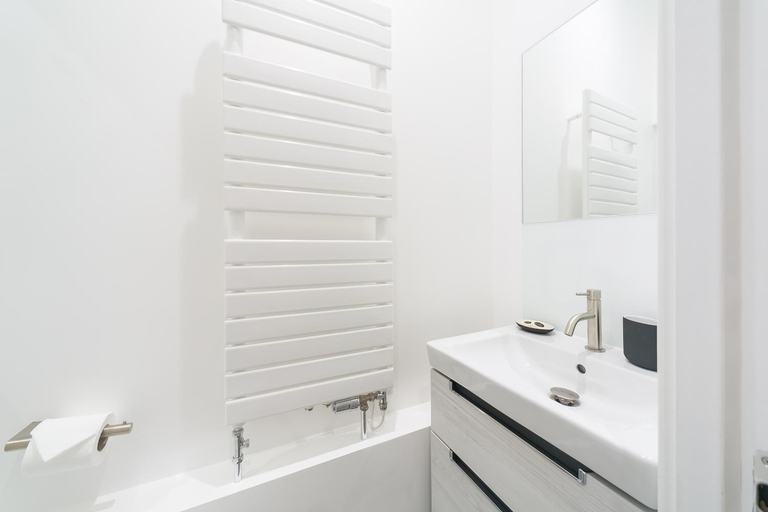 Bathroom 3, Urban Chic - Acre, London