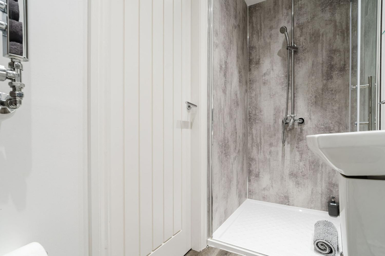 Bathroom 3, The Roxburgh, Northumberland